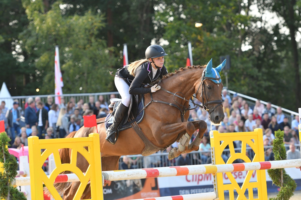 Maren Hoffmann auf Goldquelle auf dem Bundeschampionat (c) Björn Schröder